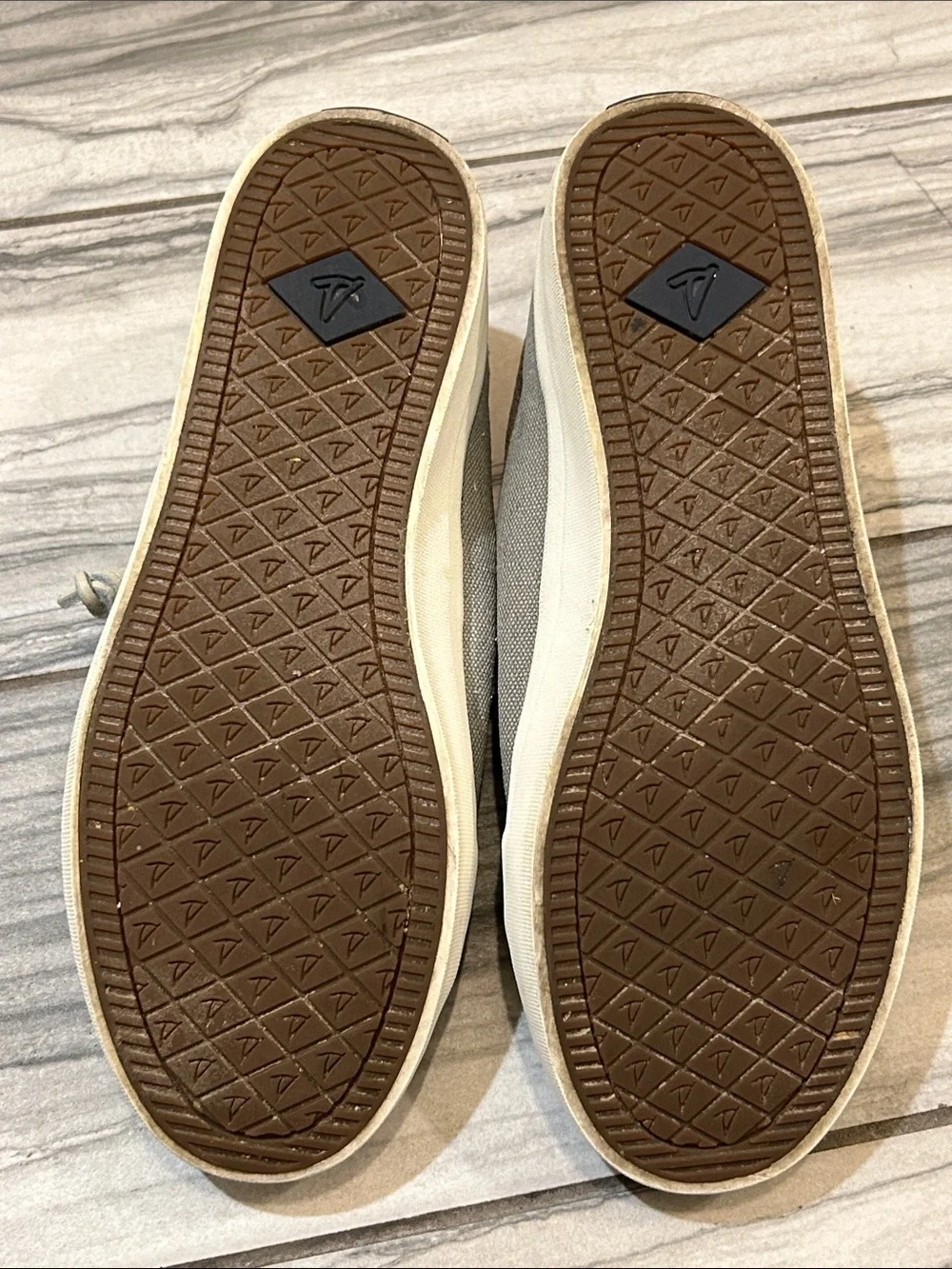 Sperry Women's Gray Crest Vibe Sneakers